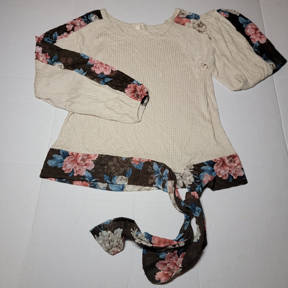 💚‎ ODDY Lightweight Waffle Knit With Tie On The Bottom Hem Top Size Small